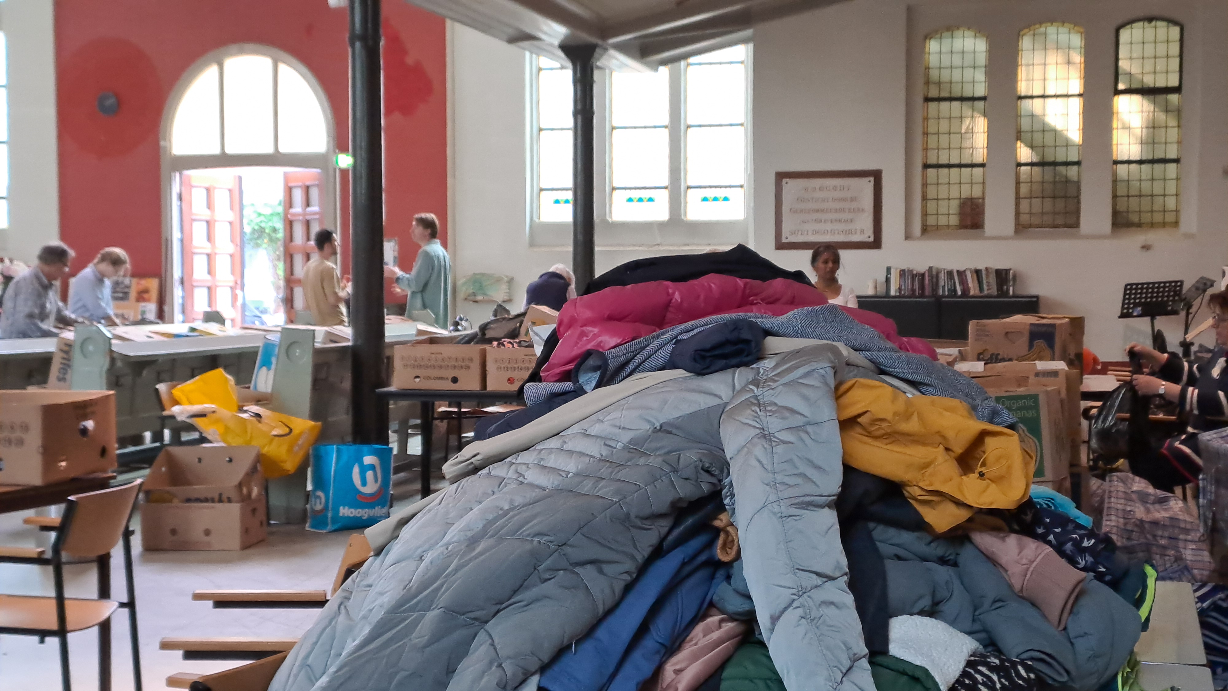 Kledingactie juni resultaat 300 dozen. Bedankt!!